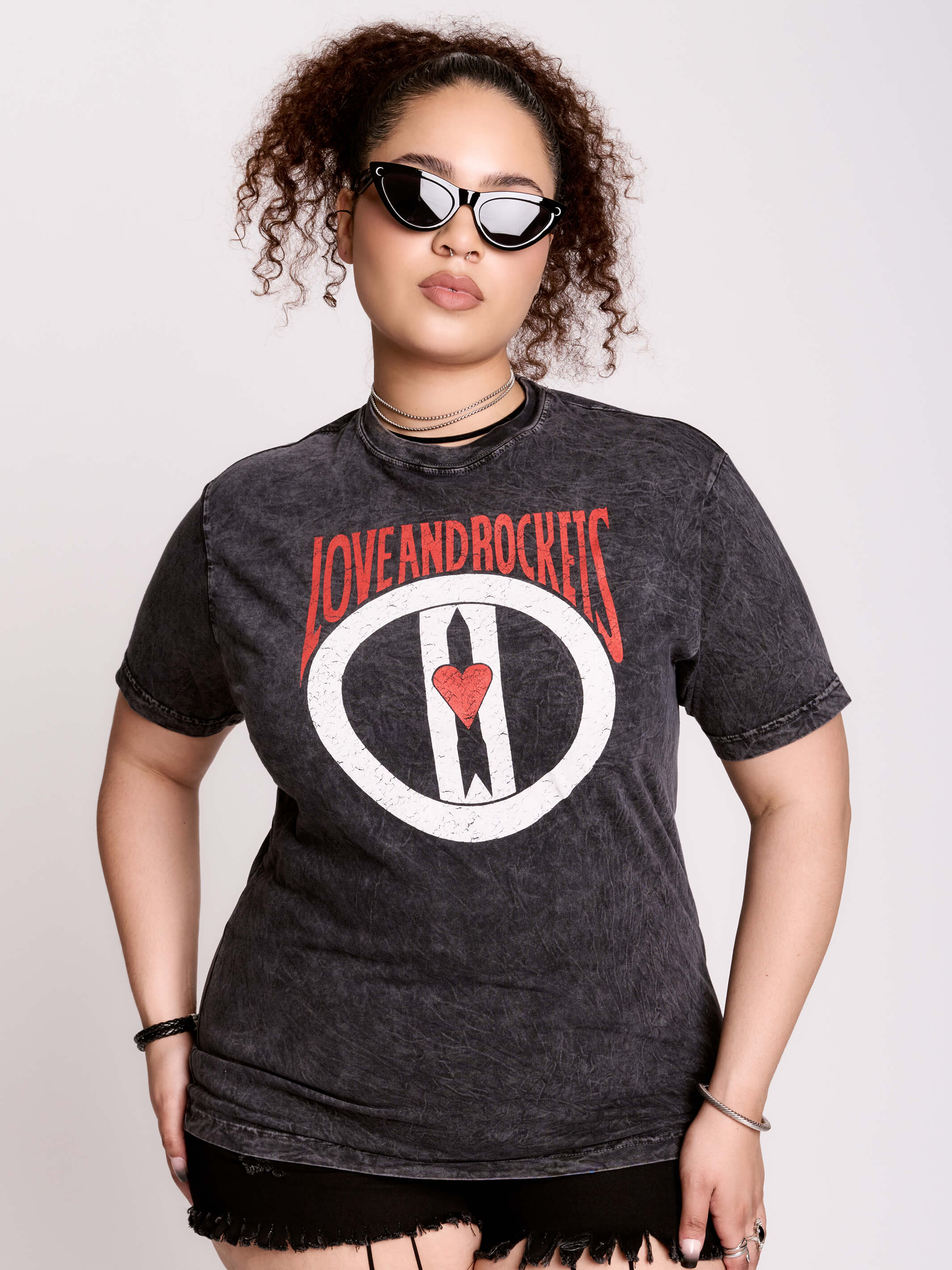 LOVE AND ROCKETS CIRCLE T-SHIRT