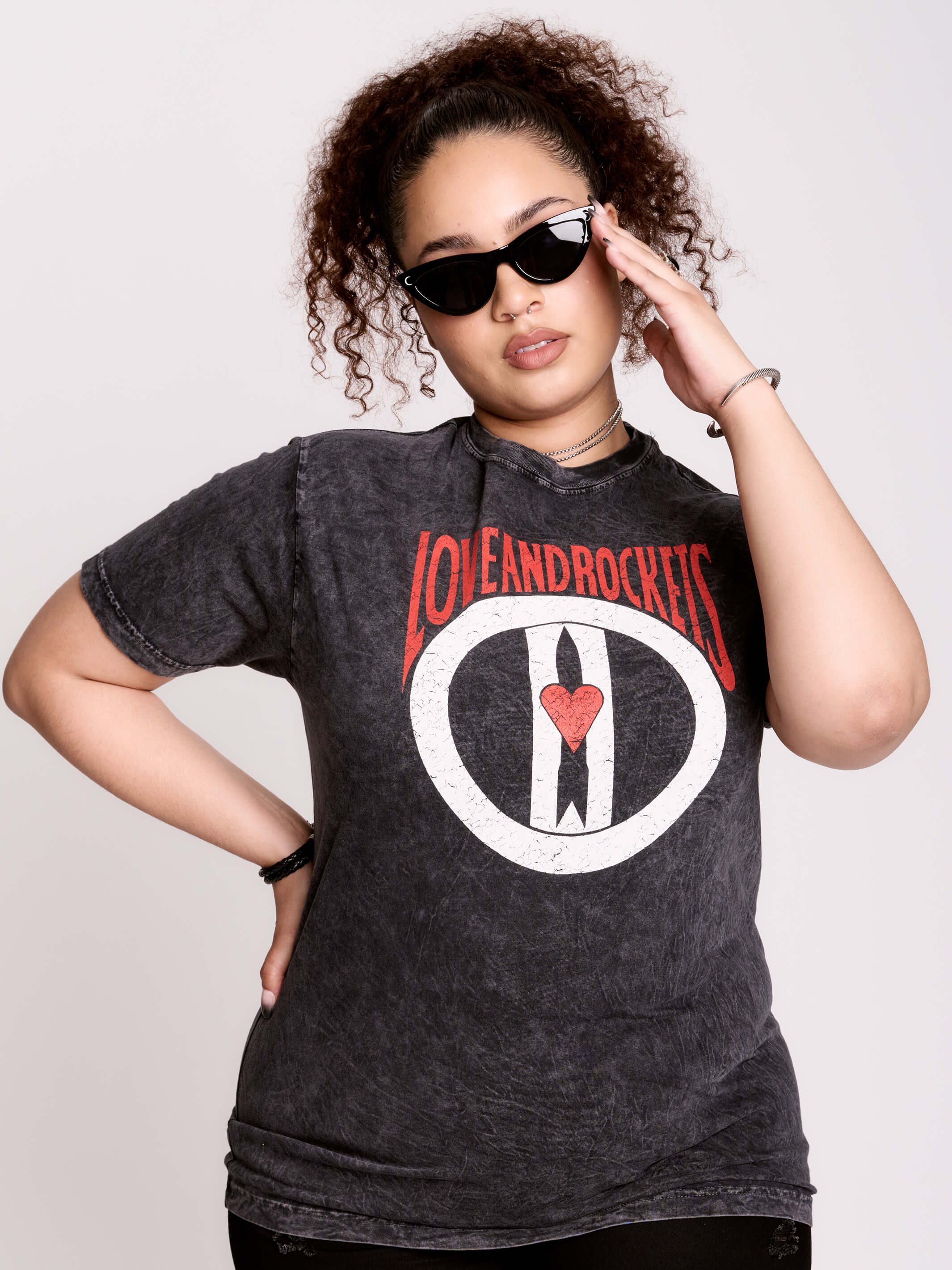 LOVE AND ROCKETS CIRCLE T-SHIRT