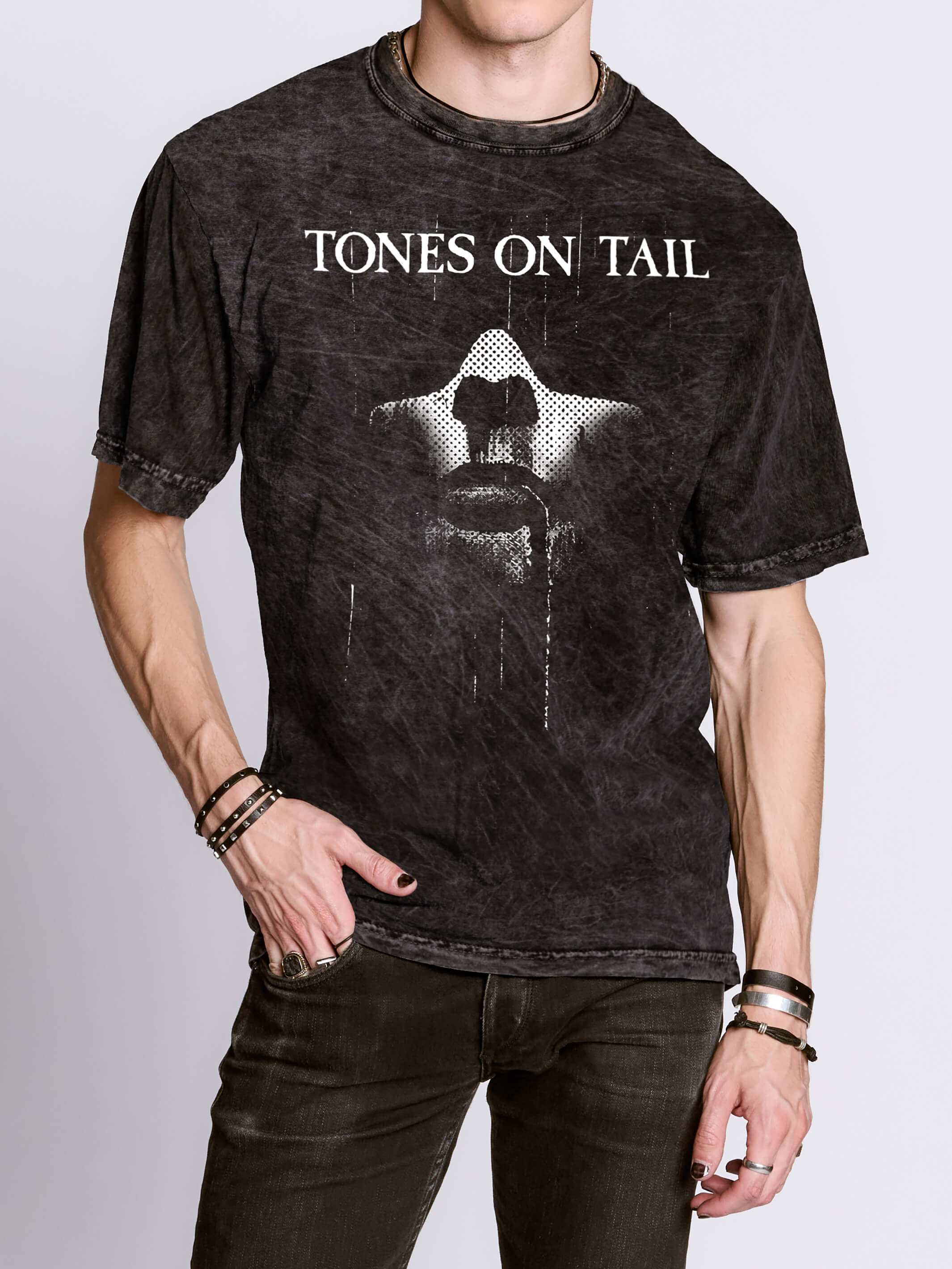 TONES AND TAIL FACE T-SHIRT