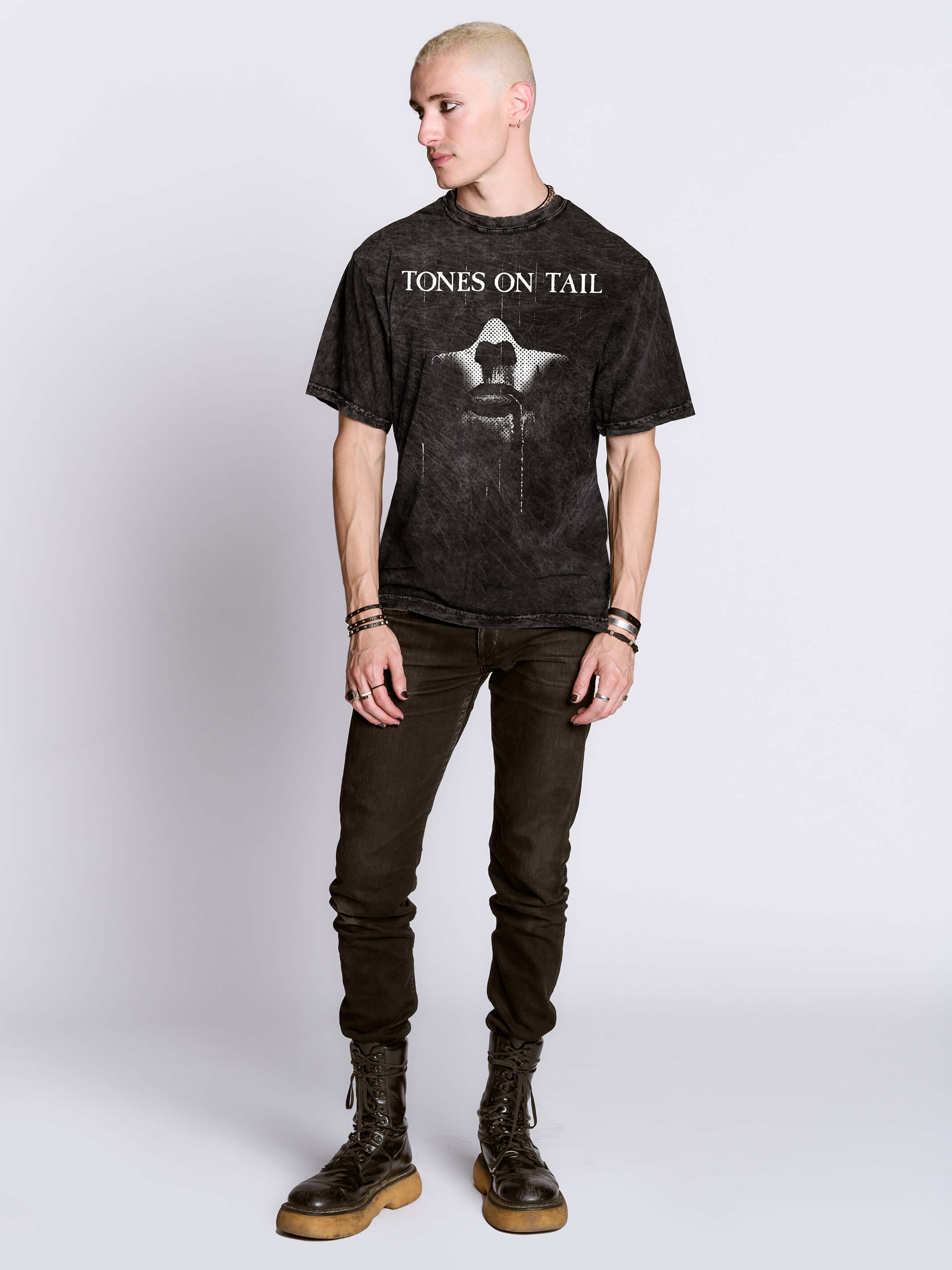 TONES AND TAIL FACE T-SHIRT