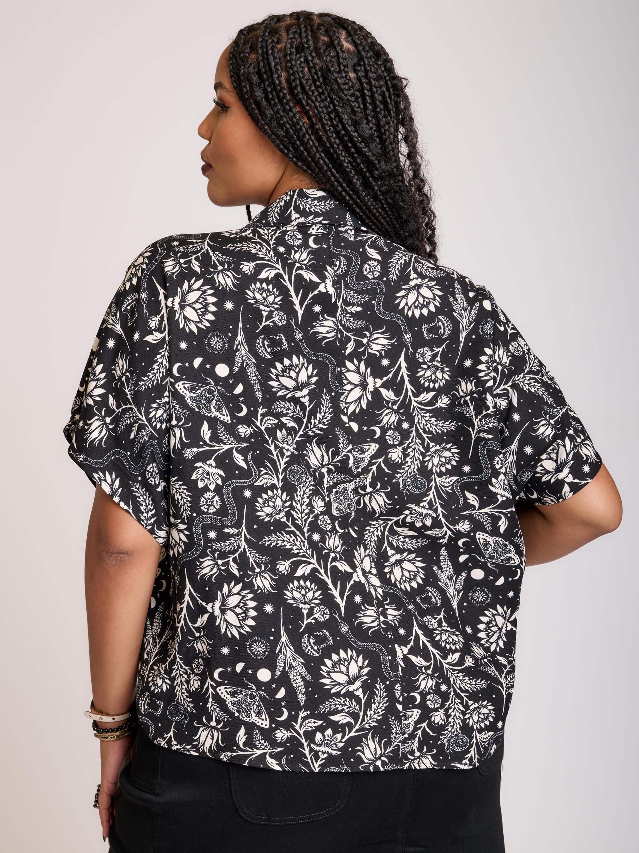 LUNAR GARDEN WITCH BUTTON UP