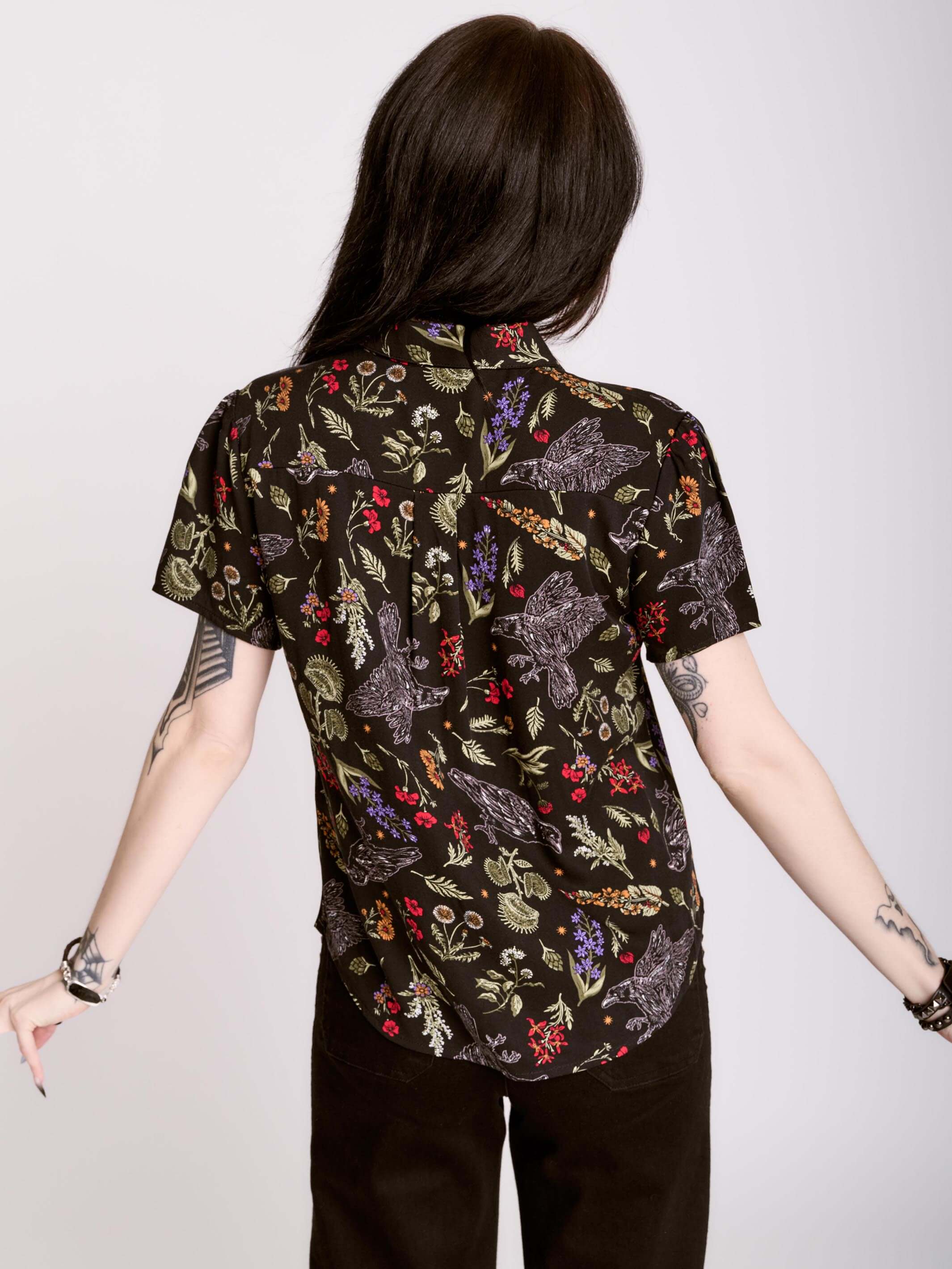 RAVEN'S Garden Cropped Button Up