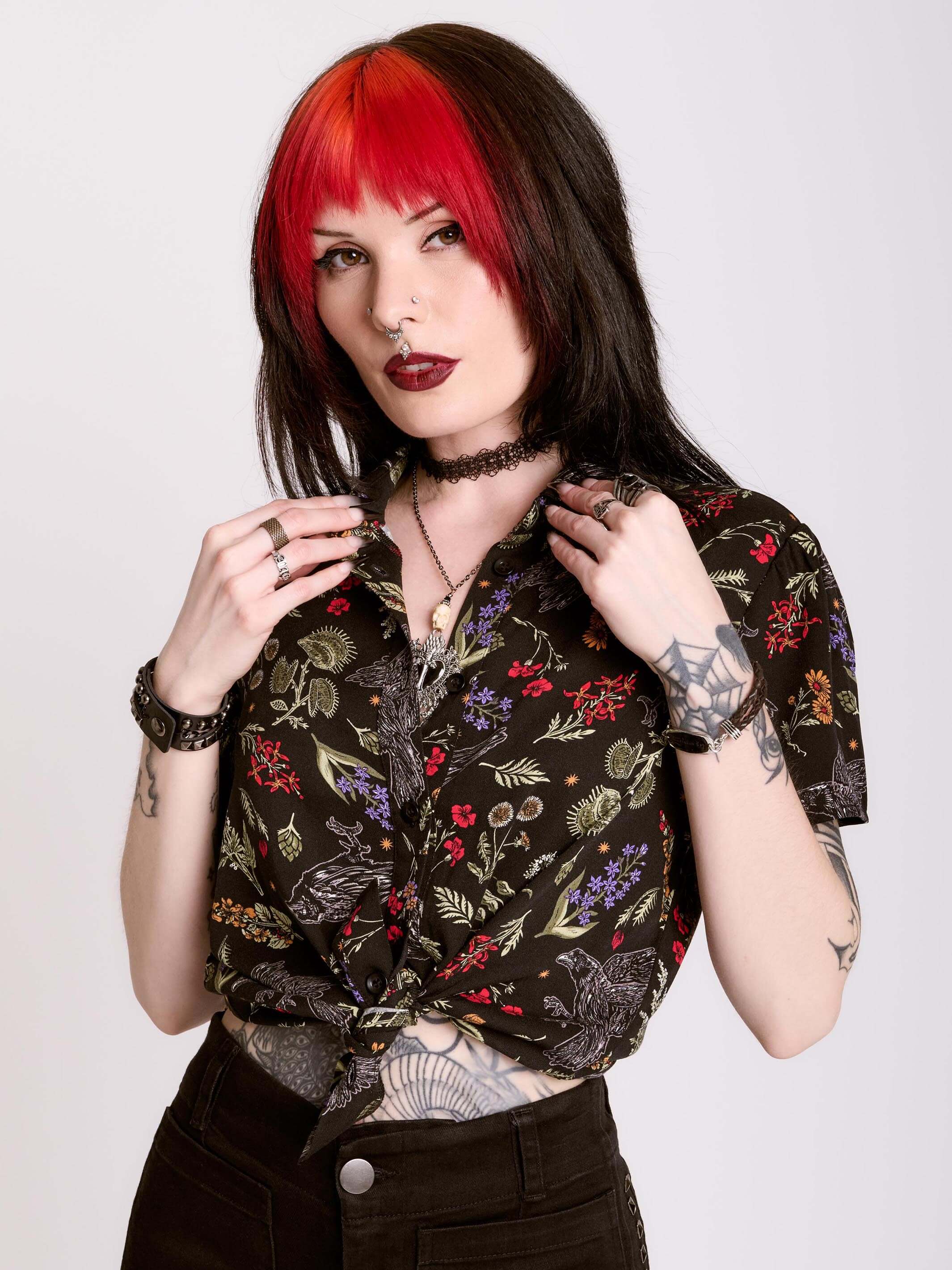 RAVEN'S Garden Cropped Button Up