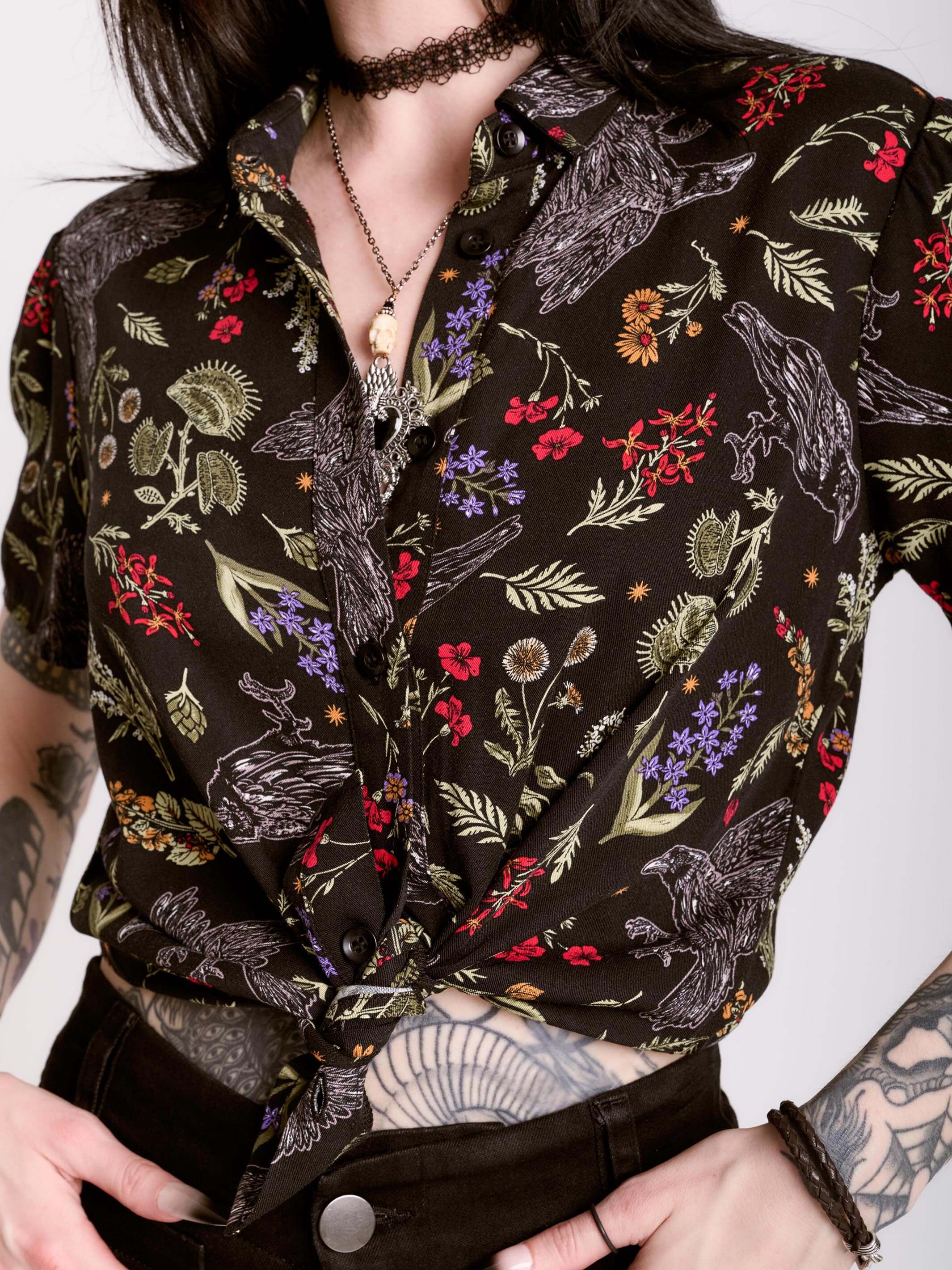 RAVEN'S Garden Cropped Button Up