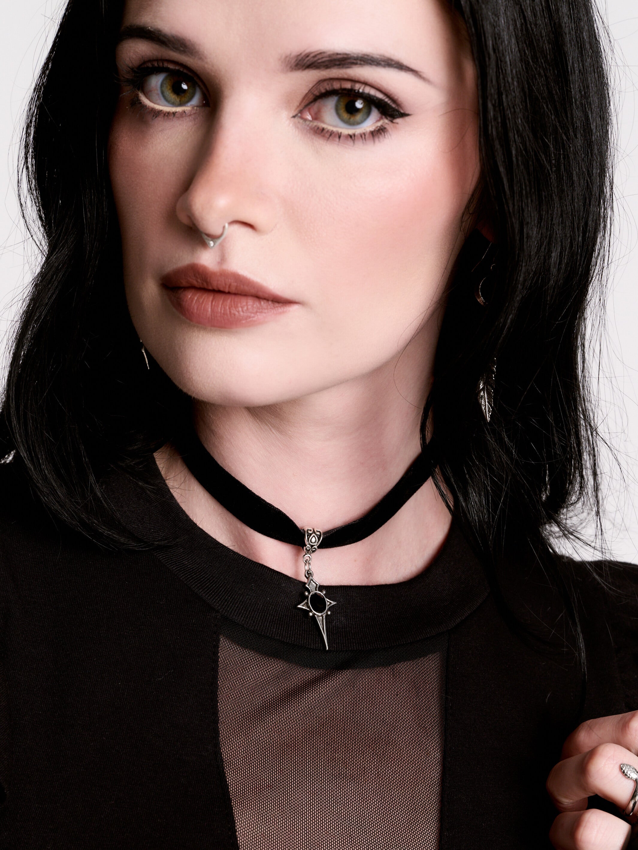 Star choker with velvet ribbon