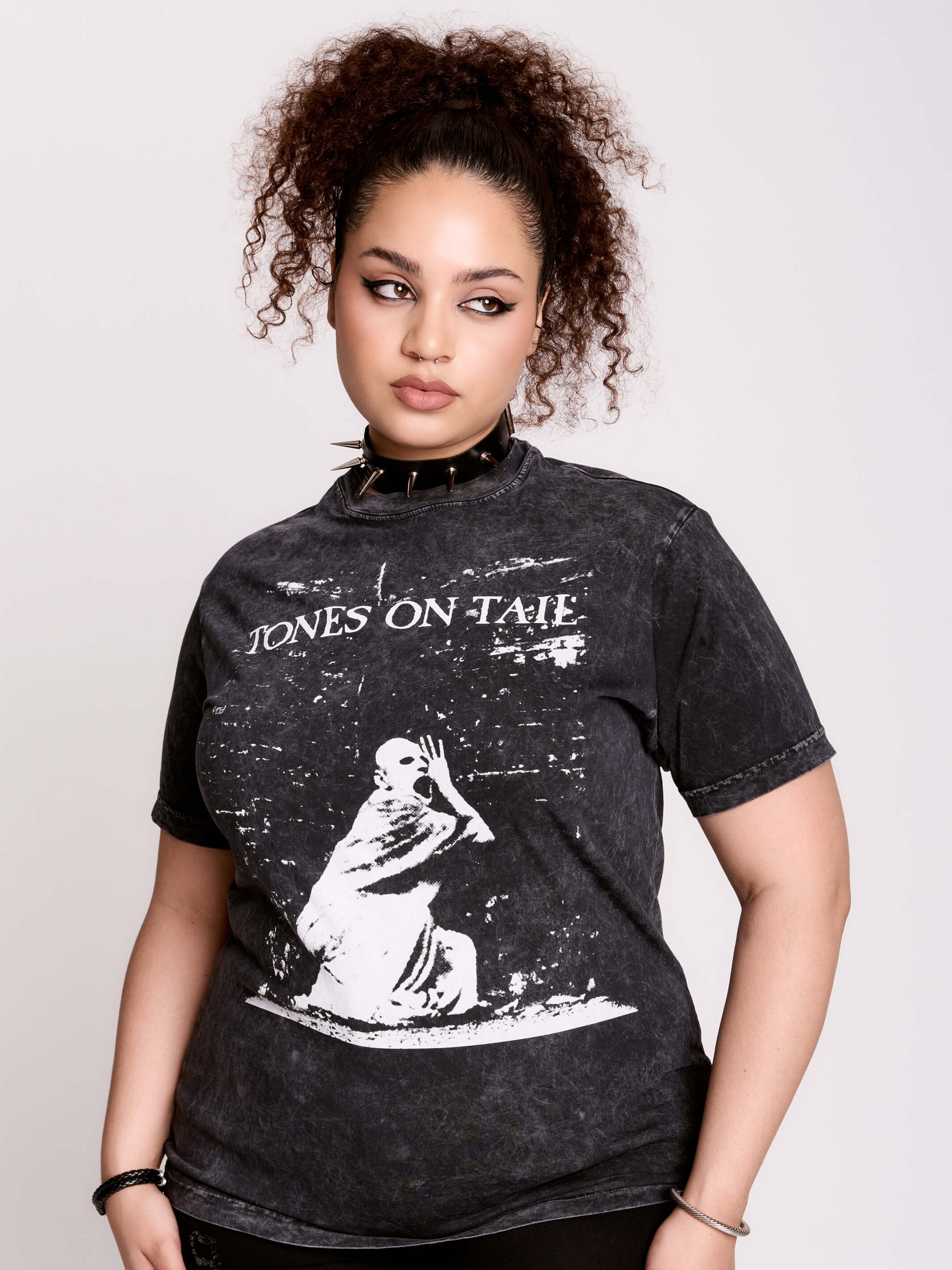 TONES AND TAIL VAMPIRE T-SHIRT